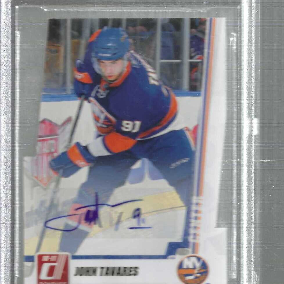 2010/11 Donruss Die Cut Gems John Tavares Autograph;  Beckett Graded 9.5/10 Autograph
#'d12/25