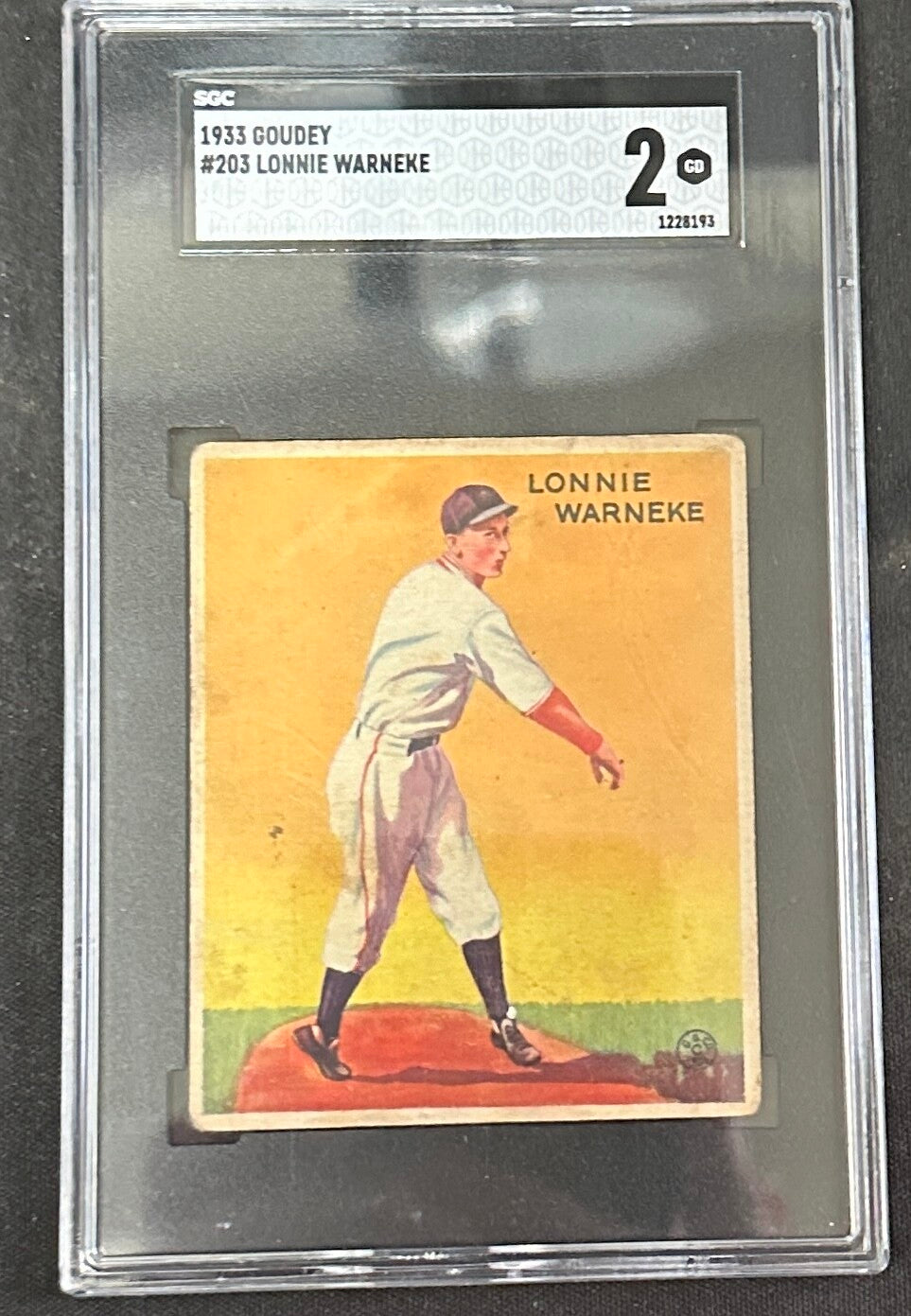 1933 Goudey #203 Lon Warneke SGC 2