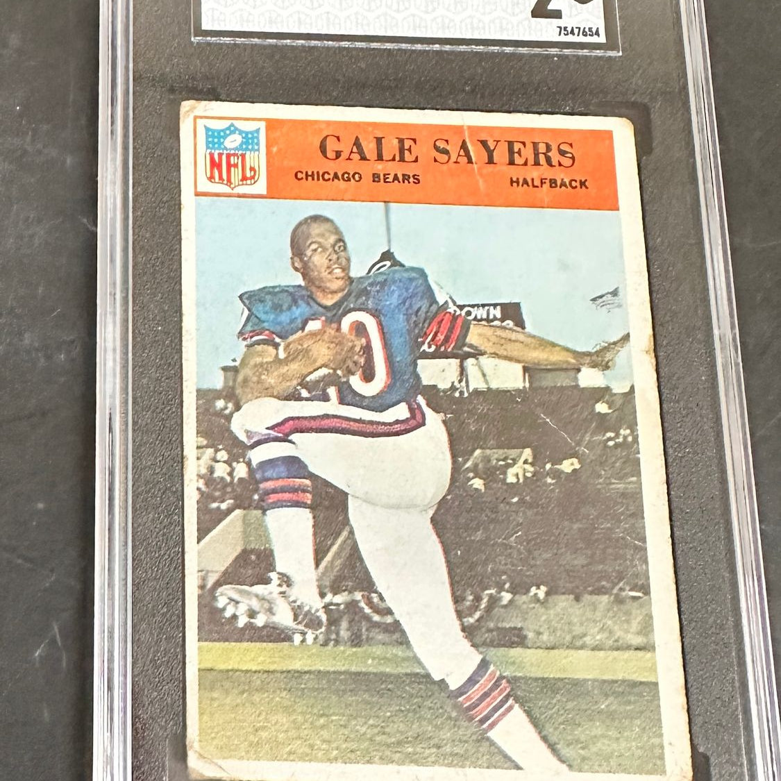 1966 Philadelphia #38 Gale Sayers rookie SGC 2
