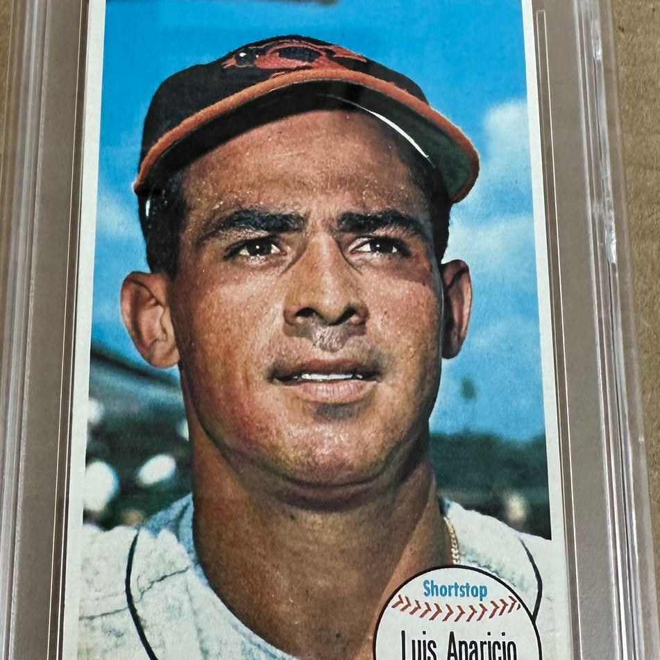 1964 Topps Giants #39 Luis Aparicio PSA 8